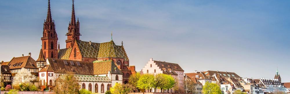Basler Münster und Altstadt am Rhein